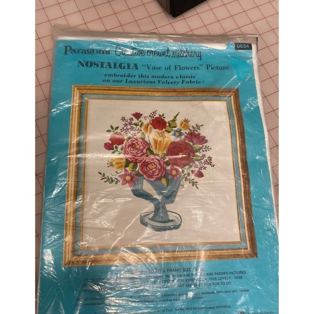 𝅺PARAGON Crewel Stitchery Kit “Vase of Flowers” 0634‎